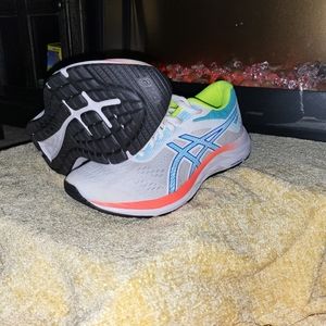 Aasics sz. 6.5 women's